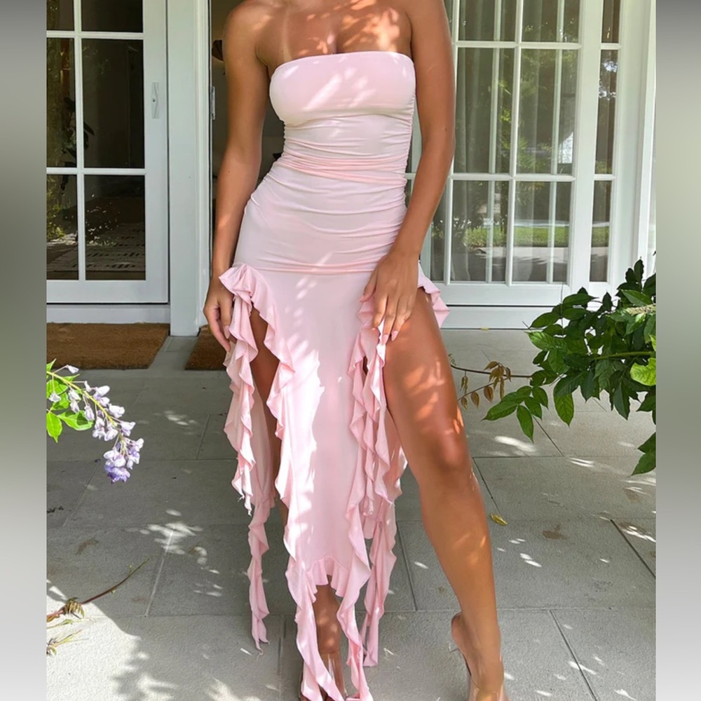 Pink Strapless Dress 🎀💘